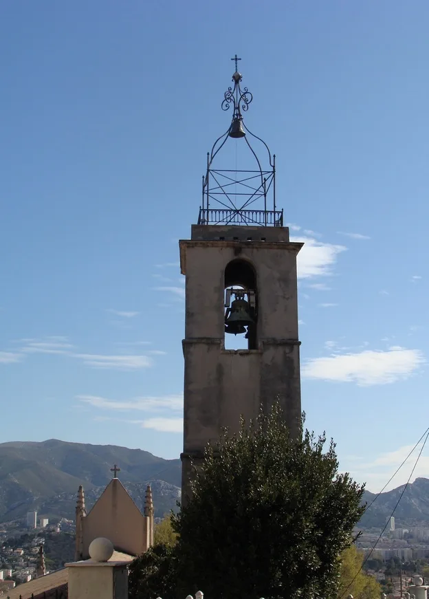 Clocher et campanile de l’église Saint-Julien à Marseille